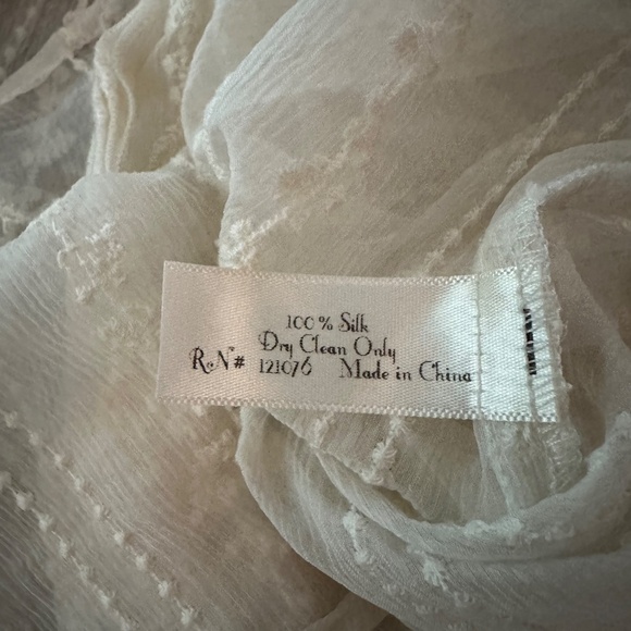 Tt Collection‎ Ivory Blouse - Size M. - Picture 10 of 13